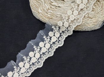Off-White Dyeable Scallop Lace Flower Design - 20 yards