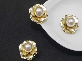 Golden Flower shape Metal Fancy Buttons with Center Pearl