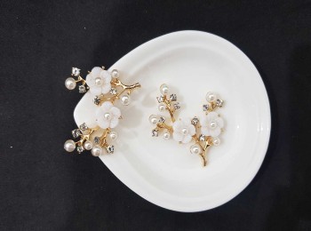 White Golden Flower Tree Designer Fancy Pearl Buttons For Kurtis, Tops etc. Fancy Buttons For Suits